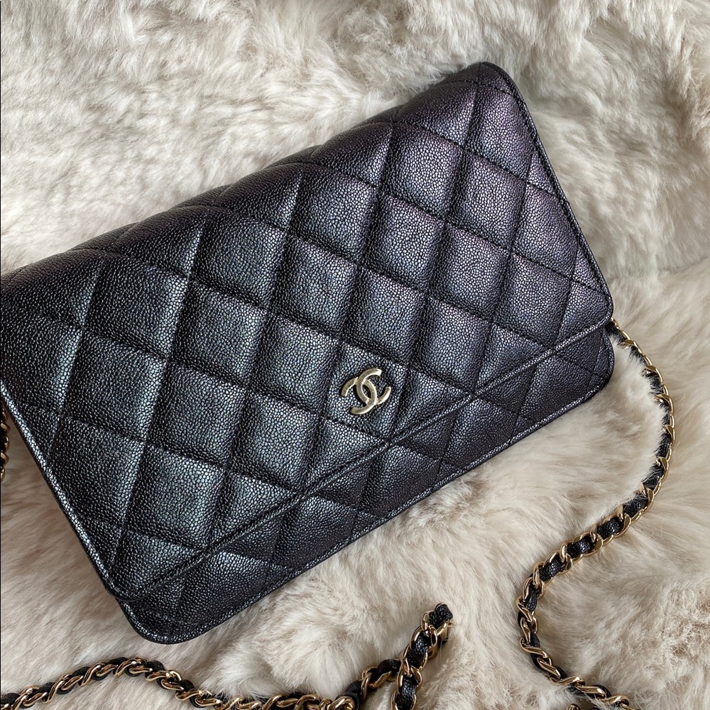 SOLD Chanel wallet on chain in iridescent caviar - Picture 3 of 14
